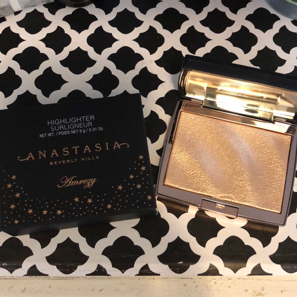 Anastasia Amrezy Highlighter IN BOX